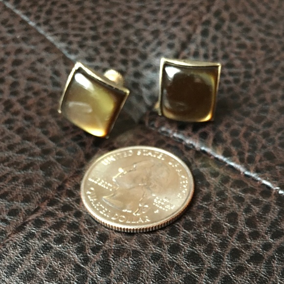 2/$10 Vintage screw Back lucite earrings - Picture 4 of 7